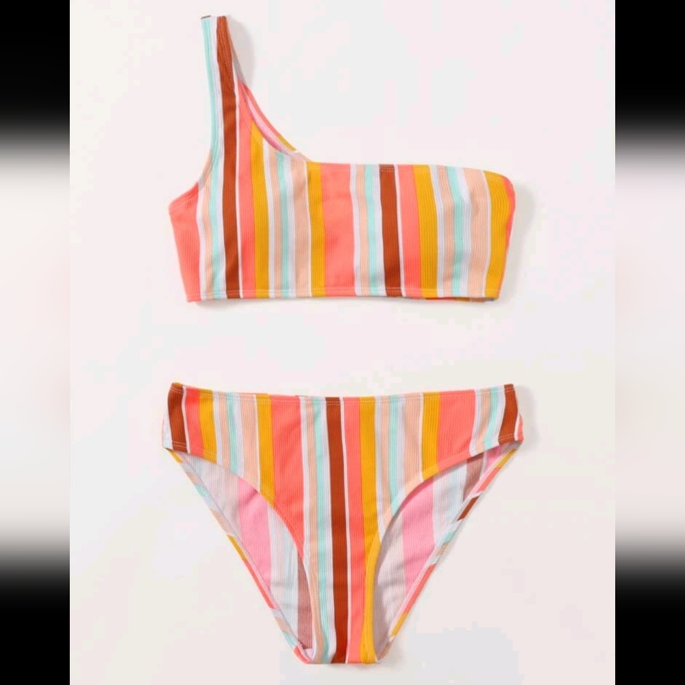 Cute one shoulder bikini